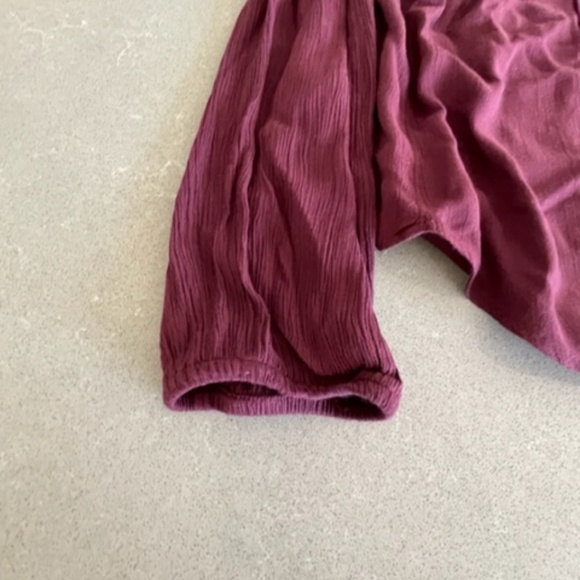 Women's Gap Maroon Flowy Long Sleeve Lace Detail Sz L Blouse Excellent condition - Picture 3 of 6
